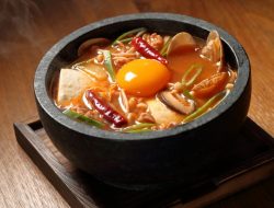 Sundubu-jjigae: Sup Tahu Pedas yang Menghangatkan dari Korea