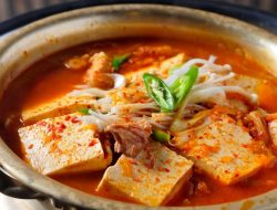 Kimchi Jjigae: Sup Pedas yang Bikin Ketagihan!