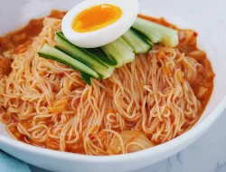 Bibim Guksu: Mi Dingin Pedas Khas Korea yang Menggugah Selera