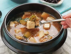 Doenjang Jjigae: Sup Pasta Kedelai Fermentasi yang Menggugah Selera