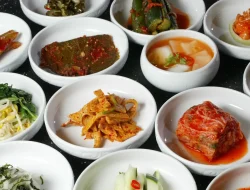 Banchan: Aneka Lauk Pauk yang Memperkaya Meja Makan Korea