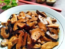 Resep Ayam Tumis Jamur Shiitake: Makanan Lezat yang Mudah Dibuat!