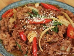 Jeyuk Bokkeum: Daging Tumis Pedas yang Menggugah Selera dari Korea